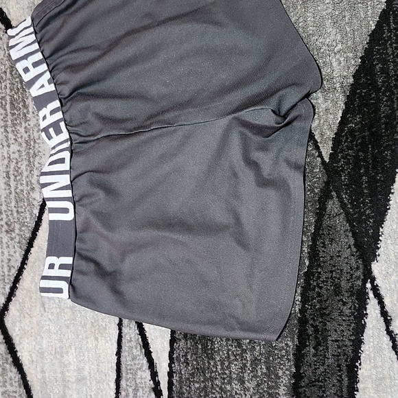 UNDER ARMOUR LOGO LOOSE-FIT HEATGEAR GRAY UNLINED DRAWSTRING ATHLETIC SHORTS - Picture 8 of 11